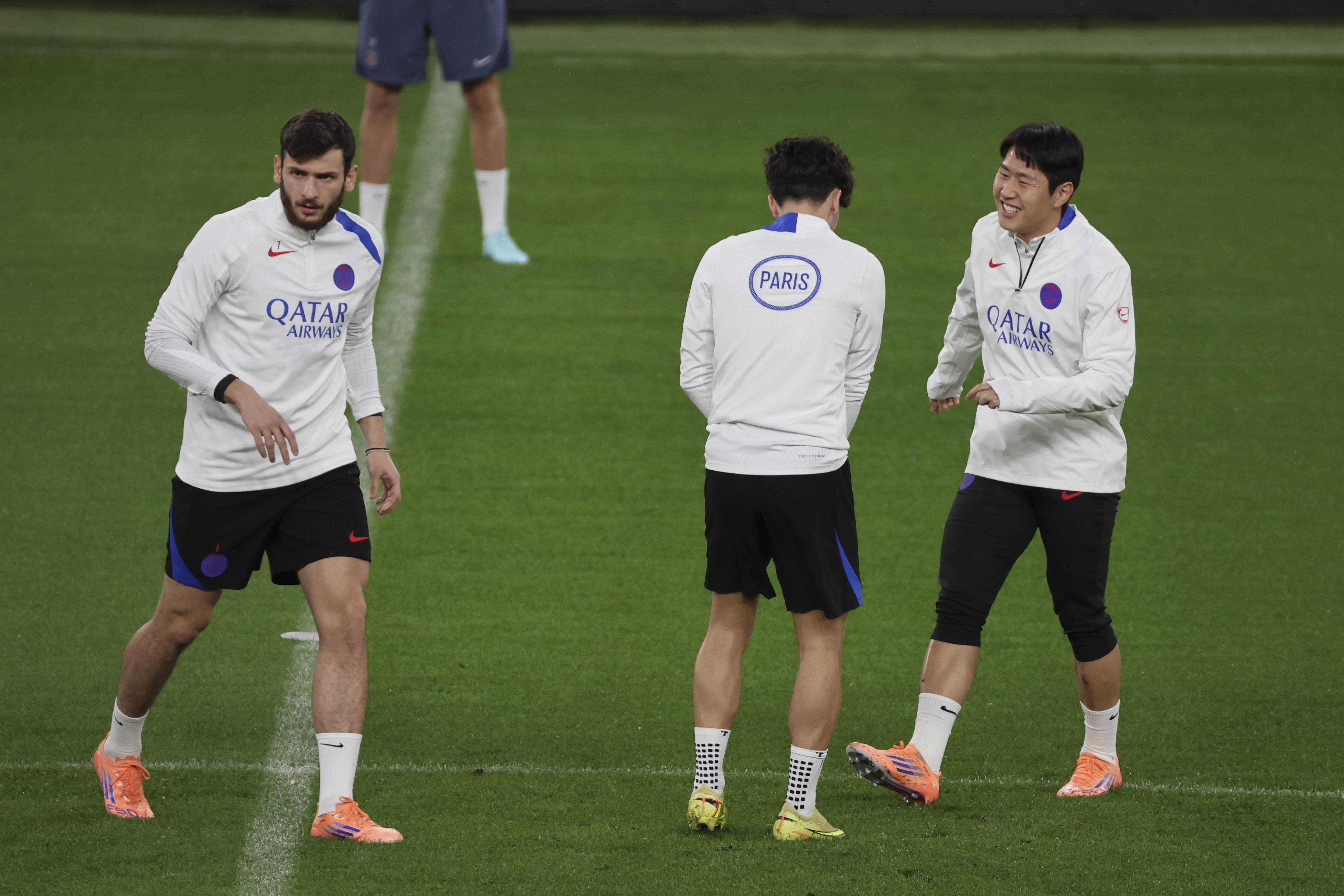 包含巴黎圣日耳曼发布备战花絮,赛后绝杀压哨,全明星赛任务艰巨,年轻球员得到机会的词条 包含巴黎圣日耳曼发布备战花絮,赛后绝杀压哨,全明星赛任务艰巨,年轻球员得到机会的词条