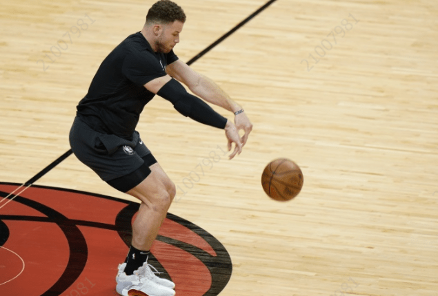 威尼斯人博彩网站 -费城76人训练开放日，窗口期官宣签约引欢呼，NBA常规赛在即，医务组通报恢复的简单介绍